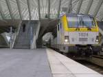 Eine Siemens Vectron (1824) der SNCB als IC im Bahnhof Lige-Guillemins