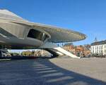 Beim Anblick des neugebauten Bahnhofsgebäude in Mons, könnte man denken ein Raumschiff aus der Zukunft sei gelandet; 06.04.2026.