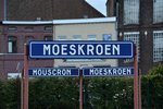 Da Mouscron/Mouskroen sehr nah an der belschisch-französischen Grenze liegt steht hier alles auf flämisch und französisch geschrieben.