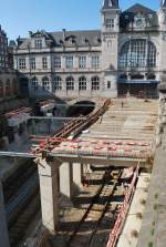 Vor dem Bahnhofsgebäude Verviers-Central wird eine neue Betonplatte über den Gleisen 3 und 4 gebaut (Chic-chac-Tunnel).
