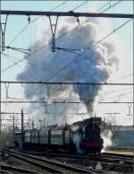 Der  Saint Valentrain , gezogen von der P8 64.169, fhrt am 14.02.09 mit einer imposanten Rauchfahne in den Bahnhof Gent Sint Pieters ein. (Jeanny)