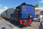 Lok-3 'WASE KLEIPUTTER' der Stoomcentrum Maldegem verlast am 6 Juli 2024 Baasrode Noord und wird mit etwas zooming von offenbarer Stelle fotografiert.