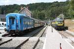 PFT/CFB Generatorwagen 50 88 92 66 907-0 D-GEN (77023, Umbau 1972 aus Type PW-D 14m) und PFT/CFB 5183 (ex 200.83, Hersteller: Cockerill, ACEC und ABR, Baujahr: 1963, Fabr.Nr.: 3907) am 24.Juli 2026 im CFB Gare Spontin.