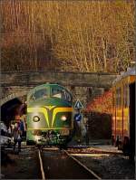 Im letzten Abendlicht des 07.12.08 wartet der Museumszug im Bahnhof von Spontin auf die zahlreichen Fahrgste, um diese wieder nach Brssel zu bringen.