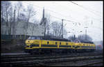 Trotz Moschee im Hintergrund und zwei SNCB Dieselloks davor sind wir hier in Deutschland nämlich in Aachen West. Die SNCB Lokomotiven 5534 und 5524 haben hier am 25.3.2001 einen Güterzug aus Belgien gebracht und fahren nun als Lokzug wieder zurück in ihr Heimatland.