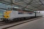 Infrabel hat seit 2025 die Nohab-Nachfolger 5512 der Baureihe HLD55 bekommen und dieser Kraftprotz hat in Oktober ein Ausstellungszug wegen 100 Jahre NMBS/SNCB quer durch Belgien gezogen mit