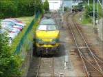 SNCB Diesel Lok 6255 und im Hintergrund E-Lok 2002 waren am 21.06.08 im Bahnhof von Arlon abgestellt.