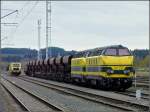 Bedingt durch Bauarbeiten zwischen Gouvy und Trois Ponts gab es am 14.11.2010 mal wieder Dieselloks im Bahnhof von Gouvy zu sehen. Da es keine Unterfhrung in Gouvy gibt, konnte ich die 6329 und die 6241 mit ihrem Schotterzug vom Fugngerberweg aus ablichten. (Hans) 