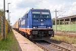 76 109-2 Raildox GmbH & Co. KG mit einem leeren Hackschnitzelzug in Grußwudicke und fuhr weiter in Richtung Rathenow. Netten Gruß an die Tf´s 06.07.2017