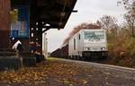 76 111 zu sehen am 08.11.18 in Oppurg mit dem Schrottzug von Cheb/Cz nach Könitz. 