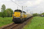 7868,7867 beide von Lineas kommen durch Geleen-Lutterade(NL) mit einem langen Kalkleerzug aus Millingen(D) nach Yves-Gomezee(B) und fahren in Richtung Maastricht(NL).
