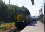 7786,7866 beide von SNCB fahren aus dem Viersener Güterbahnhof mit einem Kalkzug aus Yves-Gomezée(B) nach Millingen(D) und fahren in Richtung Anrath,Krefeld.