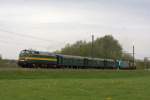 Die 5166 am 28.04.2012 mit der 2810 und der 7840 in Gemehret.