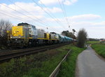 7869,7868 beide von der SNCB kommen die Gemmenicher-Rampe hochgefahren aus Richtung Aachen-West mit einem langen Kalkleerzug aus Oberhausen-West(D) nach Hermalle-Huy(B) und fahren in Richtung