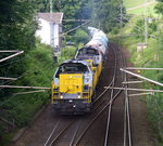 7868,7869 beide von der SNCB kommen die Gemmenicher-Rampe hochgefahren aus Richtung Aachen-West mit einem Kalkleerzug aus Oberhausen-West(D) nach Hermalle-Huy(B) und fahren gleich in den Gemmenicher-Tunnel hinein und fahren in Richtung Montzen/Belgien. Aufgenommen in Reinartzkehl an der Montzenroute. 
Am 8.8.2016.
