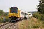 SNCB AM 41 4141 (95 88 0041 41  ?-?) als letztes Fahrzeug des S64 Zug 3916 (Charleroi-Central - Couvin) am 25.Juli 2026 kurz nach dem Gare de Mariembourg.