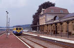 NMBS 4505 wartet am Gleis 2 im Bahnhof Virton auf Einsatz als L-5985 von Virton nach Libramont, 13.07.1999, Scan 7937.