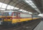 1186 mit EC-Zug nach Brssel am 13.05.2003 in Amsterdam Centraal. Die E-Lok ist von der SNCB (Belgien), alle Wagen von der NS (Niederlande).