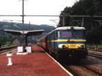 1501 mit IR 110 Luxembourg-Liers auf Bahnhof Trois Ponts am 21-7-2004.