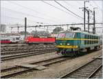 Internationales Luxembourg: Während die SNCB 2004 auf den EC 296 von Basel - Strasbourg wartet, um ihn nach Bruxelles zu bringen, stellt im Hintergrund eine  DB 181 ihren IC 435 nach Norddeich Mole bereit. 
22. Februar 2008