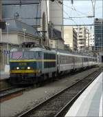 SNCB E-Lok 2005 verlsst am 17.08.08 mit EC 90 den Bahnhof von Luxemburg in Richtung Bruxelles Midi.