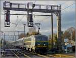 Das SNCB Kraftpacket 2001 mit dem IC Iris am Haken hat am 16.11.09 soeben die Grenze zwischen Belgien und Luxemburg berfahren. (Jeanny) 