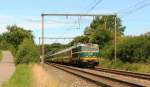 SNCB-Lok 2002 befrderte am 5.August 2011 den internationalen Expresszug  Vauban  von Brssel nach Luxemburg.