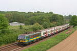 Belgiën
Lok 2104 von SNCB zieht einem Personenzug, im Ternat
10/5/2011