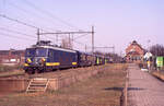Keukenhof Expres von Leiden Centraal nach Amsterdam Centraal am alten Bahnsteig in Lisse, am 01.04.1999. Nachschuss auf NMBS 2556 - Wagen typ M2 - NMBS 2554. Scanbild 7834.