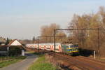 Belgiën
Lok 2634 von SNCB zieht einem Personenzug nach Binche, im Hennuyères
21/3/2011