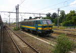 SNCB 2707 steht abgestellt in Liers(B).
Aufgenommen aus dem IC 5386 von Maastricht(NL) nach Hasselt(B). 
In  Liers(B).
Bei Sonnnenschein und Wolken am Nachmittag vom 15.6.2017.