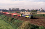 NMBS 2749 mit IC-833 von Saint-Ghislain nach Schaarbeek bei Neufvilles, 11.10.1994, Scan 6799.