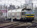 E-Lok 2752 fhrt am 09.03.08 mit Dostos in den Bahnhof Bruxelles Midi ein.