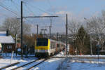 Am 06/03/2010 war Eupen noch von einer geschlossenen Schneedecke überzogen. Die SNCB-Lok 1357 schiebt den ICa Oostende - Eupen auf dem letzten abschüssigen Stück dem Bahnhof Eupen entgegen hier, aufgenommen am BÜ Buschbergerweg.