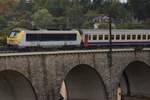 SNCB-Lok 1356 am 05.10.2017 beim Passieren des Luxemburg-Viaduktes (Passerelle).