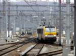 SNCB Lok 1346 fhrt durch den Oberleitungs- und Weichenwald mit ihrem Zug nach Bruxelles Midi am 07.03.08 in den Bahnhof Lige Guillemins ein. Im Hintergrund erkennt man 3 E-Loks der BR 22. 