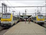 Zweimal gelb mit Dostos aufgenommen am 24.02.09 im Bahnhof von Luxemburg. CFL E-Lok 3005 verlsst ihren Zug in Richtung Abstellplatz, whrend die SNCB E-Lok 1353 nach dem Umsetzen wieder an die M 6 Wagen heranfhrt. (Jeanny)