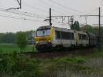 SNCB-Loks 1309 und 1320 mit einem langen Kohlezug am Haken liegen hier in der Kurve auf der grossen Schleife bei Ekeren.