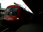 Die belgische Lok 1606 fhrt im Herbst 2002 mit einem der letzten D-Zge der Linie Oostende-Kln auf Gleis 9 in Aachen Hbf ein.