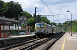 Der IC437 Welkenraedt - Kortrijk wird vom Siemens EuroSprinter 1881 geschoben. Vorne befindet sich Schwesterlok 1816. Hier Aufgenommen am 24/08/2017 bei der Durchfahrt in Trooz Richtung Liège-Guillemins.