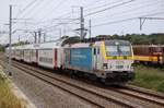 SNCB 1875 durchfährt am 01.08.19 den Ort Stockem mit Personenzug richtung Arlon.