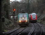 Die Cobra 2829 kommt aus Richtung Köln,Aachen-Hbf und fährt durch Aachen-Schanz mit einem Güterzug aus Köln-Gremberg(D) nach Antwerpen-Noord(B) und fährt in Richtung