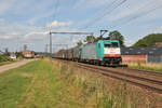 Lineas 186 225 alias 2833 mit einem gemischten Güterzug am 08.08.2019 in s'Herenelderen gen Visé.