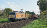 MEDWAY - Lokomotive E186 224 am 21.09.2022 mit einem Containerzug in Kaarst.