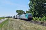 Alpha Trains Belgium E 186 218, vermietet an Lineas (2826), mit Containerzug in Richtung Nienburg, umgeleitet wegen Bauarbeiten auf der Strecke Bremen - Osnabrück (Estorf [Weser], 14.06.17). 