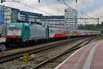 IC-Beneluz mit 2835 treft am 16 Mai 2016 in Rotterdam Centraal ein. Das Zeitalter der TRAXXen mit ICR ist ab Dezember 2025 vorbei.