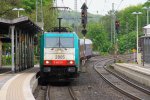 Die Cobra 2805 kommt mit belgischen Personenwagen aus Aachen- West durch Herzogenrath in Richtung Mnchengladbach bei Regenwetter am 11.5.2012.
