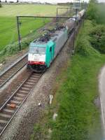 E-Lok 2827 mit Kesselwagenzug verlässt am 9.