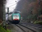 Die Cobra 2836 kommt die Kohlscheider-Rampe hoch mit einem langen Kalkleerzug aus Millingen(D) nach Yves-Gomezee(B) und fährt durch Kohlscheid in Richtung Richterich,Laurensberg,Aachen-West.