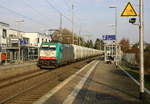 Die Cobra 2827 kommt mit einem Kalkleerzug aus Millingen(D) nach Yves-Gomezee(B) und kommt Richtung Mönchengladbach-Hbf,Rheydt-Hbf,Wickrath,Beckrath,Herrath und fährt durch Erkelenz in